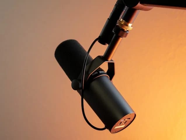 Professional Shure SM7B microphone in StudioYT